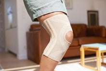 Load image into Gallery viewer, Actimove Everyday Supports Knee Support Open Patella 4 Stays
